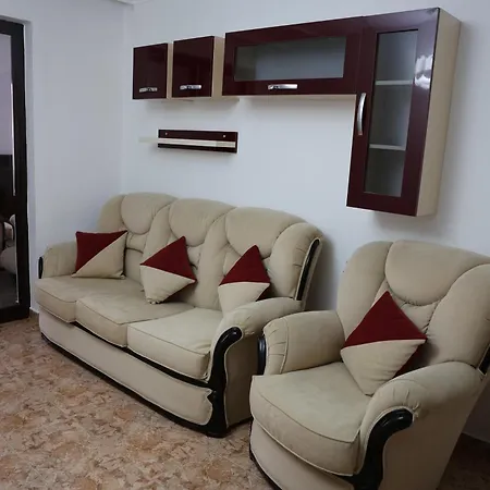 Cozy In The Heart Of Appartamento Tirana